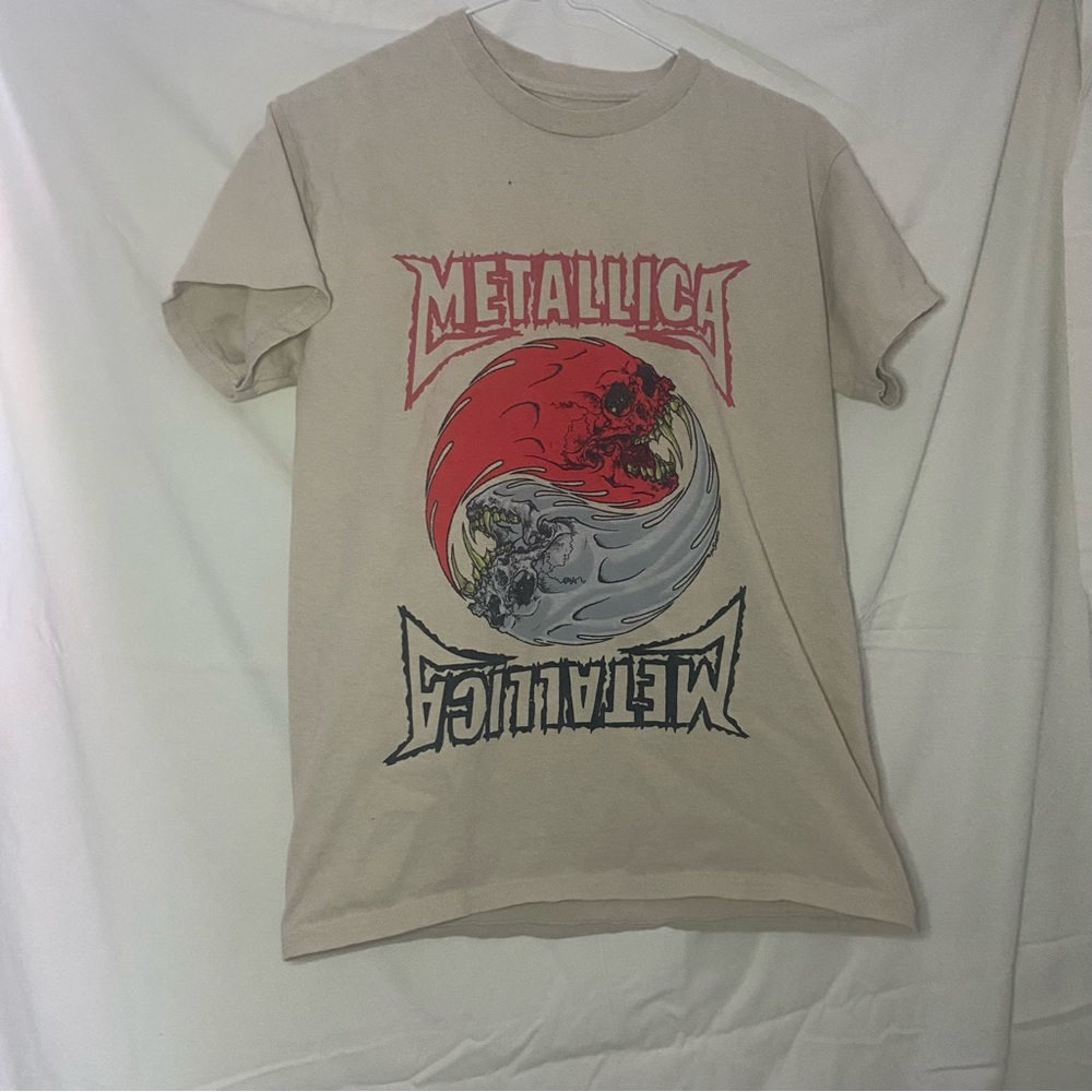 ☾.݁ᛪ༙ Beige Size S Yingyang Metallica T-Shirt (Minor Hole near collar)